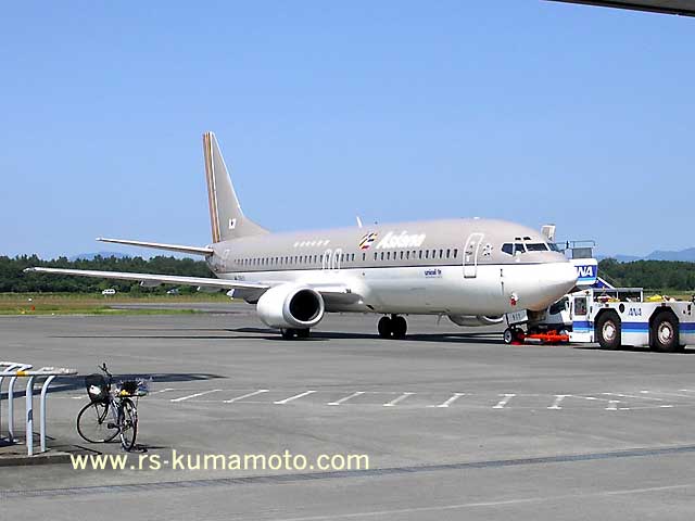 アシアナ航空の熊本・ソウル線定期運航当時のB７３７　2003年9月撮影