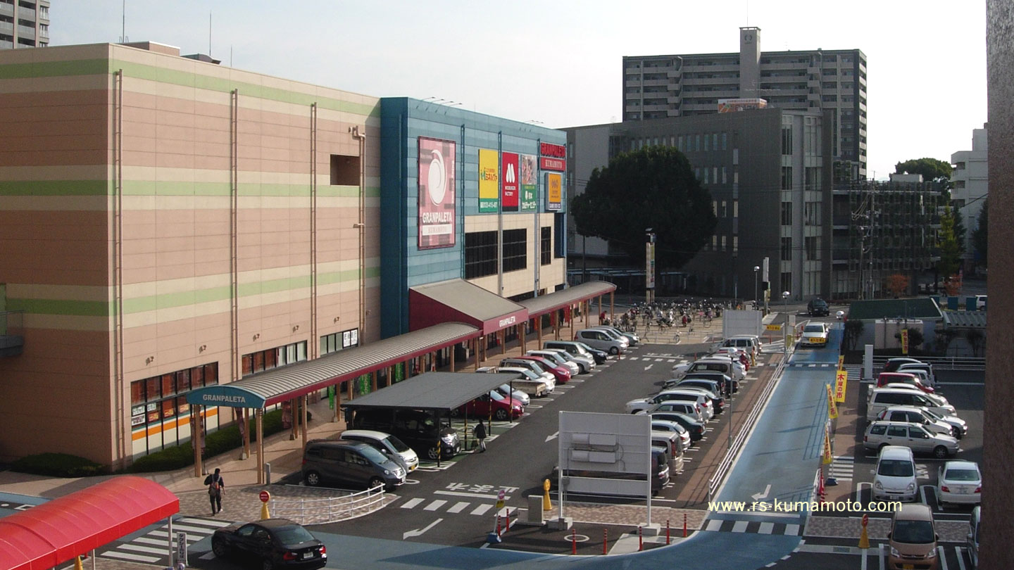 イオン熊本中央店「グランパレッタ」駐車場　2010年11月撮影