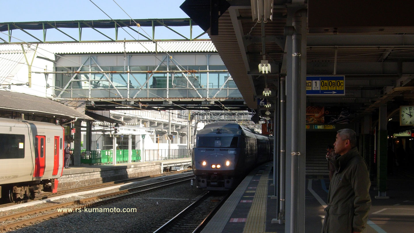 熊本駅１番ホームに入線する「つばめ」鹿児島中央行き　2011年2月撮影